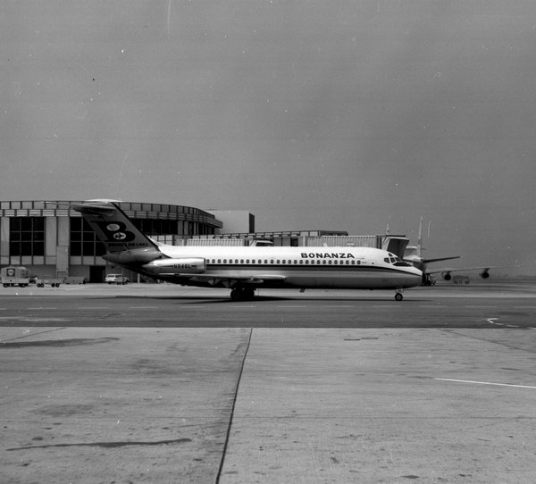 Bonanza Airlines Douglas DC-9-11  N946L