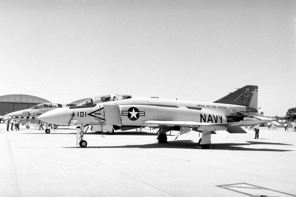 USN McDonnell F-4J Phantom 153077