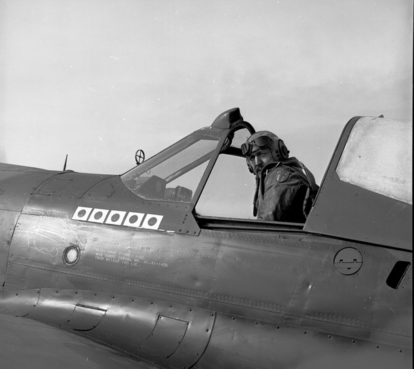  Curtiss P-40E  N1207V