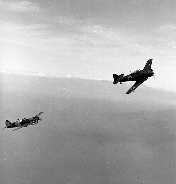  Curtiss P-40E  N1207V