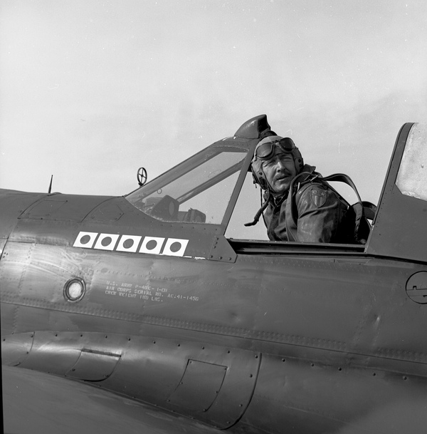  Curtiss P-40E  N1207V