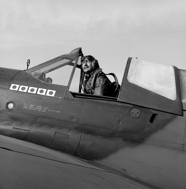  Curtiss P-40E  N1207V