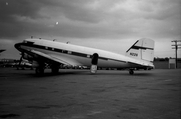  Douglas DC-3/R4D-4  N226