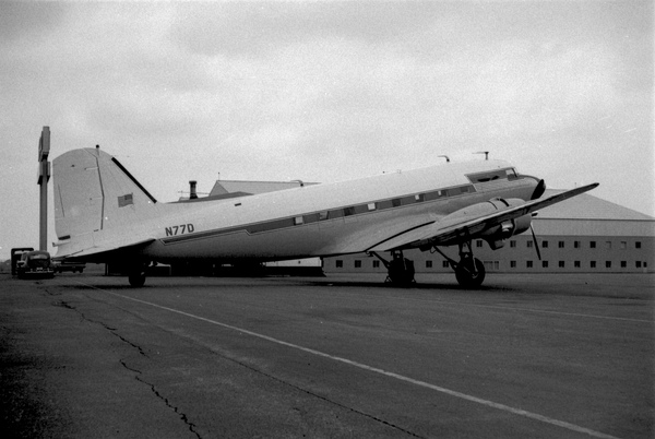  Douglas DC-3/C-49K  N77D