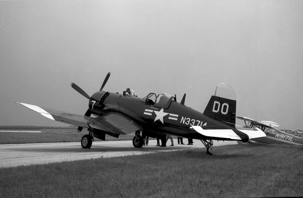  Chance Vought F4U-7 Corsair Bu.133710