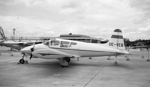  SGP M-222  Flamingo OE-VEB