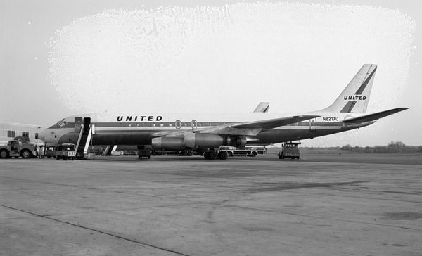 United Douglas DC-8-32  N8217U