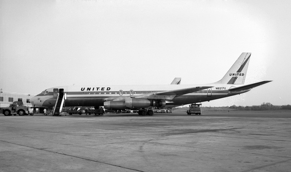 United Douglas DC-8-32  N8217U
