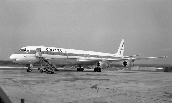 United Douglas DC-8-61  N8087U