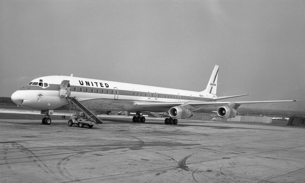 United Douglas DC-8-61  N8087U