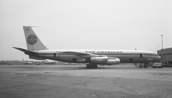 Pan American Boeing 707-331  N702PA