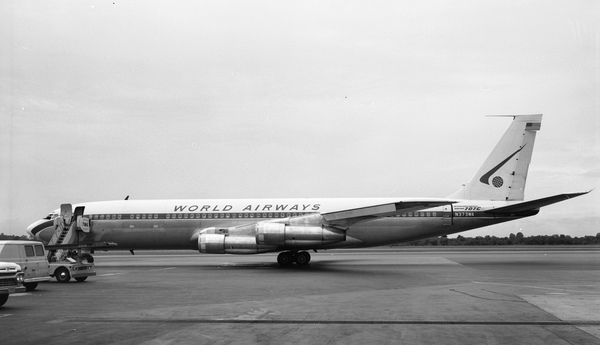 American Boeing 707-323C  N5775A