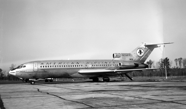 American Boeing 727-23  N1979