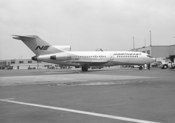 Northeast Boeing 727-95  N1632
