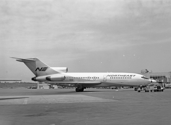 Northeast Boeing 727-95  N1632