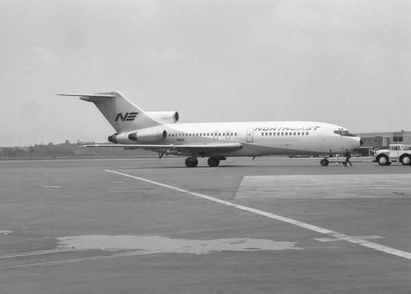 Northeast Boeing 727-95  N1632