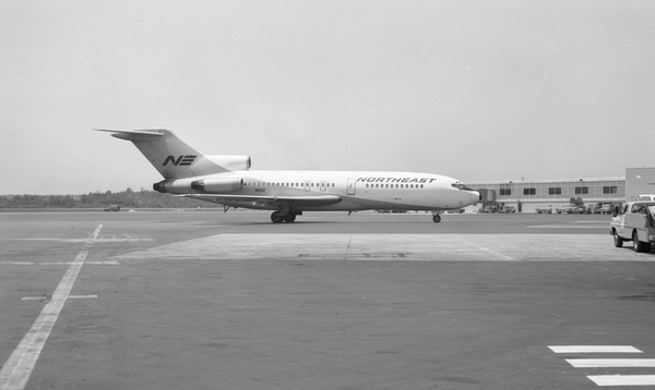 Northeast Boeing 727-95  N1632