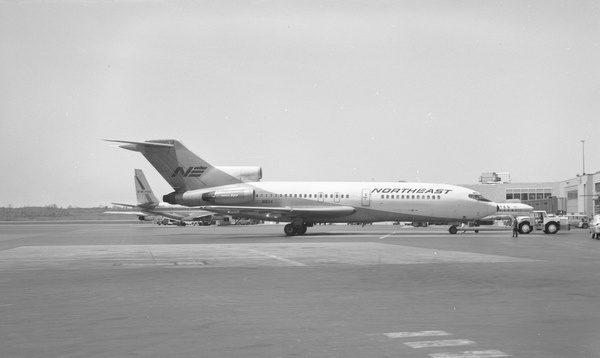 Northeast Boeing 727-95  N1634