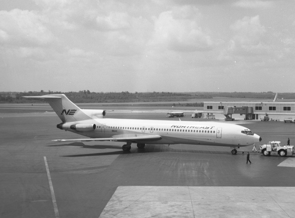 Northeast Boeing 727-295  N1643