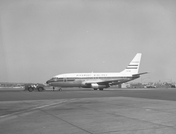 Piedmont Boeing 737-201  N738N