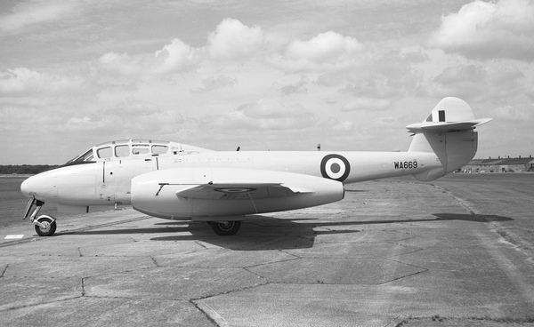 RAF Gloster Meteor T7  WA 669