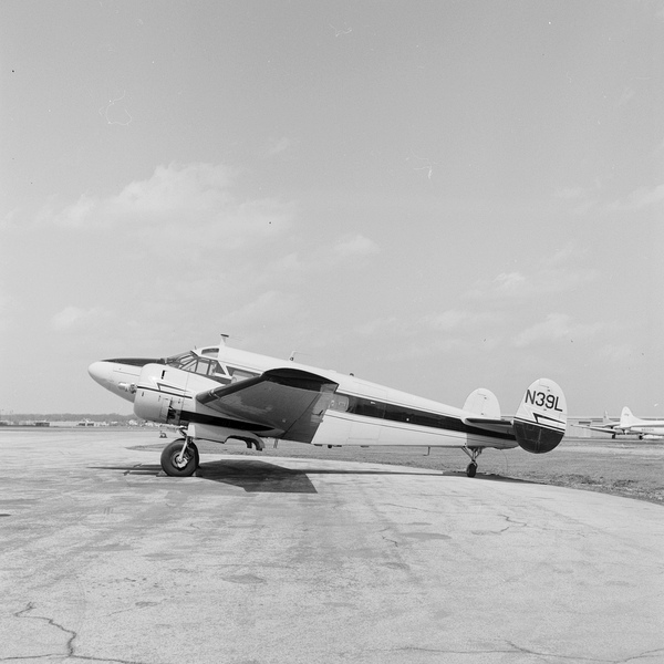  Beechcraft E18S Twin Beech N39L
