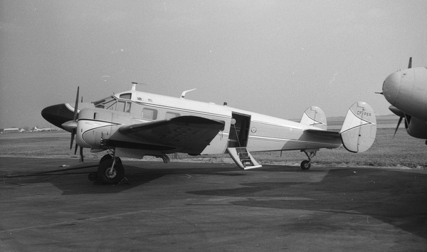  Beechcraft E18S Twin Beech CF-PER