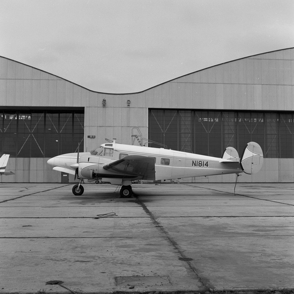  Beechcraft E18S Twin Beech N1814