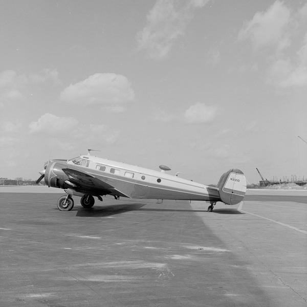 Beechcraft D18S Twin Beech N321D