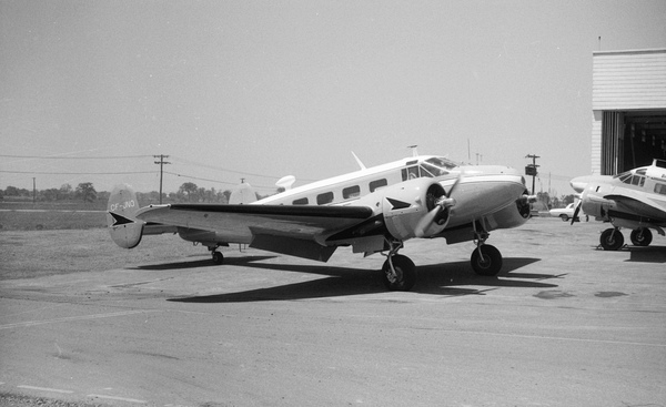  Beechcraft D18S Twin Beech CF-JNQ