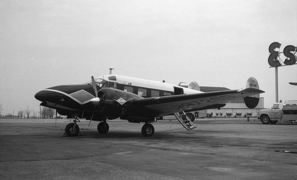  Beechcraft E18S Twin Beech N3728B