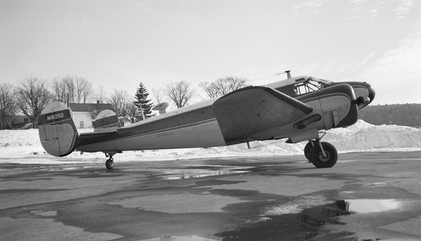  Beechcraft C18S Twin Beech N1825D