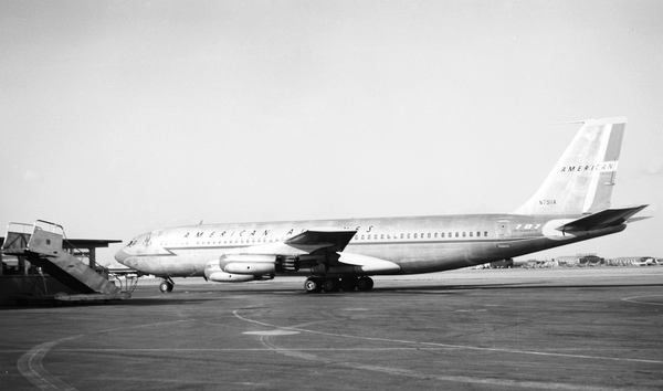 American Airlines Boeing 707-123B  N7511A