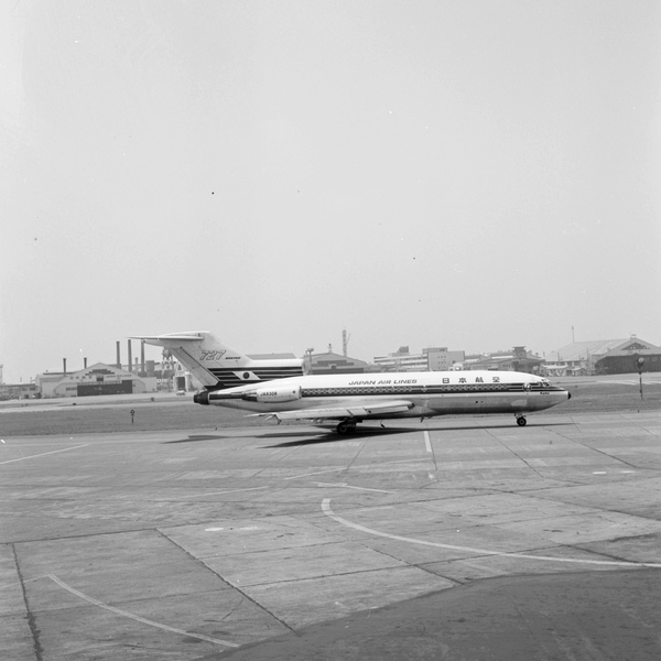 Japan Air Lines (JAL) Boeing 727-46  JA8308