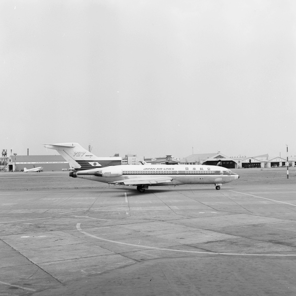 Japan Air Lines (JAL) Boeing 727-89  JA8315