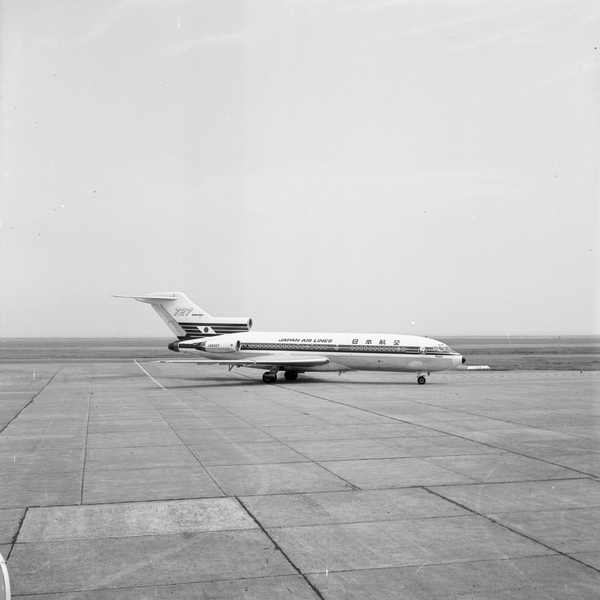 Japan Air Lines (JAL) Boeing 727-46  JA8307