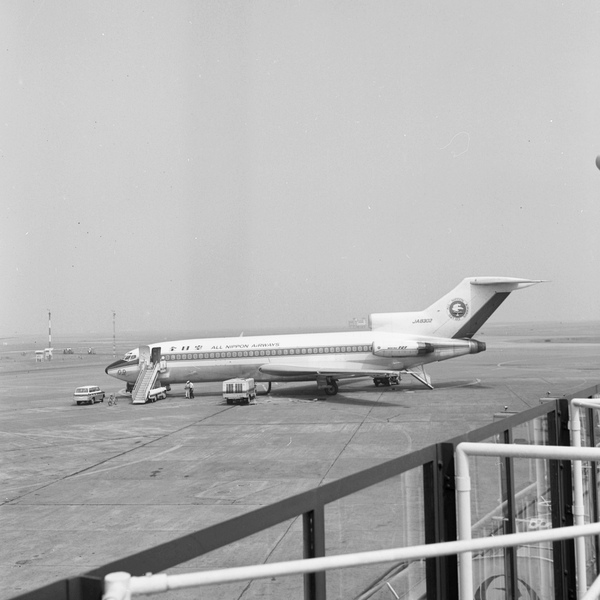 A.N.A. Boeing 727-81  JA8302
