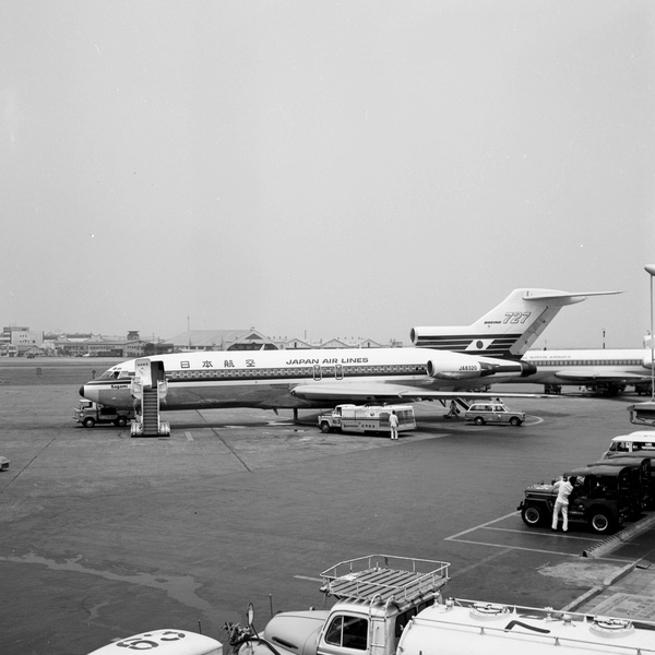 J.A.L. Boeing 727-46  JA8320