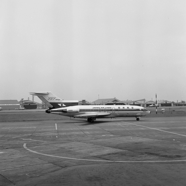 J.A.L. Boeing 727-46  JA8319