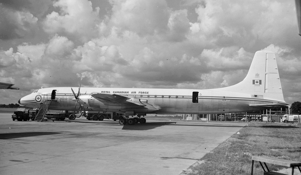 RCAF CANADAIR CL-44  -15924