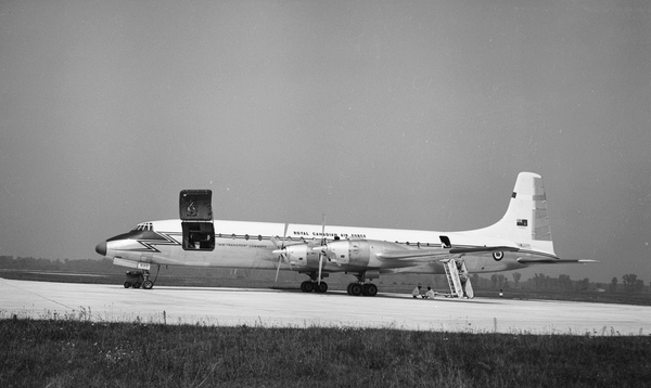 RCAF CANADAIR CL-44  -15930