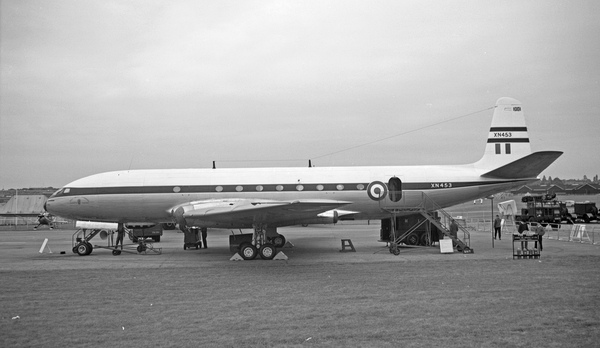 Royal Aircraft Establishemnet De Havilland  DH-106 Comet 2E XN-453