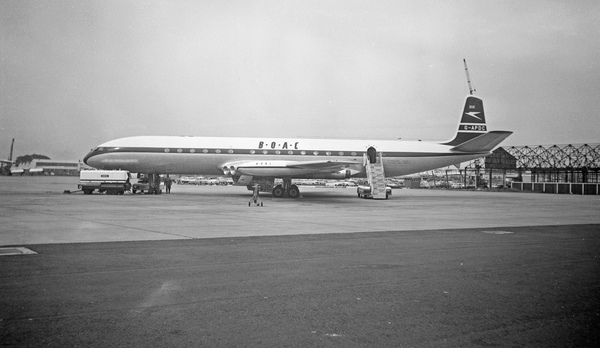 BOAC De Havilland  DH-106 Comet 4 G-APDC