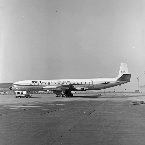 MALAYSIA SINGAPORE A.L. De Havilland  DH-106 Comet 4 9V-BAH