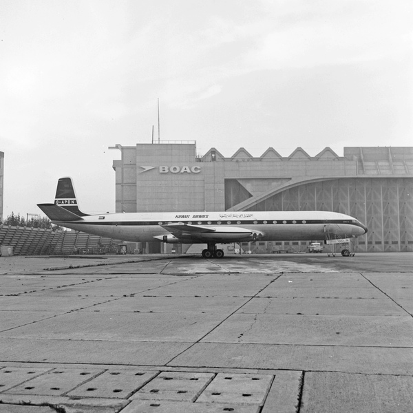 KUWAIT AIRWAYS De Havilland  DH-106 Comet 4 G-APDN