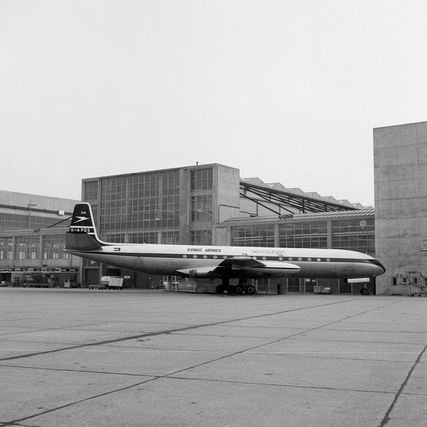 KUWAIT AIRWAYS De Havilland  DH-106 Comet 4 G-APDS