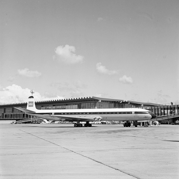 B.E.A. De Havilland  DH-106 Comet 4B G-APMC