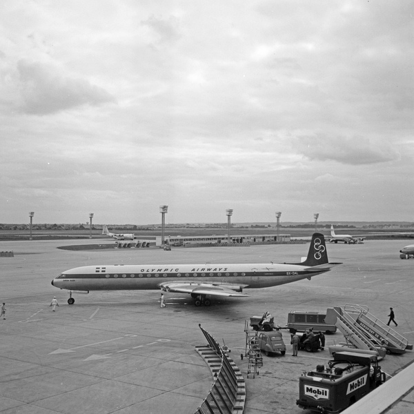 OLYMPIC AIRWAYS De Havilland  DH-106 Comet 4B SX-DAL