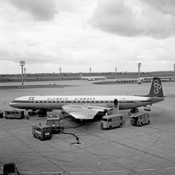 OLYMPIC AIRWAYS De Havilland  DH-106 Comet 4B G-ARJL