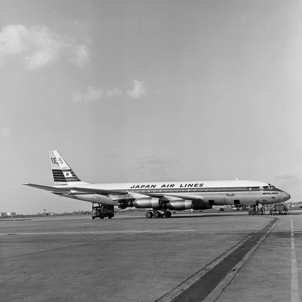 J.A.L. Douglas DC-8-32  JA8005